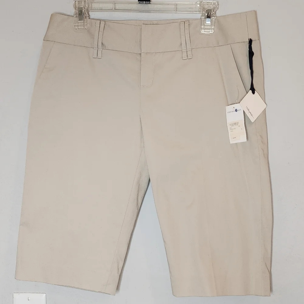 NWT Halogen Nordstrom Beige Bermuda 13.5" shorts women's size 10 cotton spandex